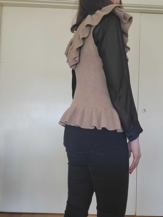 Colete Macio Bege Folhos (NOVO)