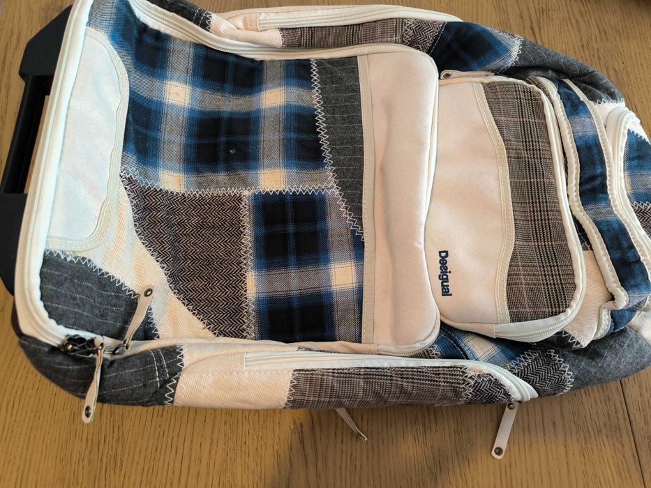 Mala de viagem com as medidas de cabine nova (Marca Desigual)