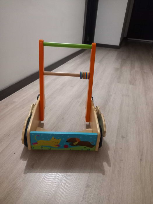 Brinquedos bebé  - carro e mesa se atividades, andarilho de madeira