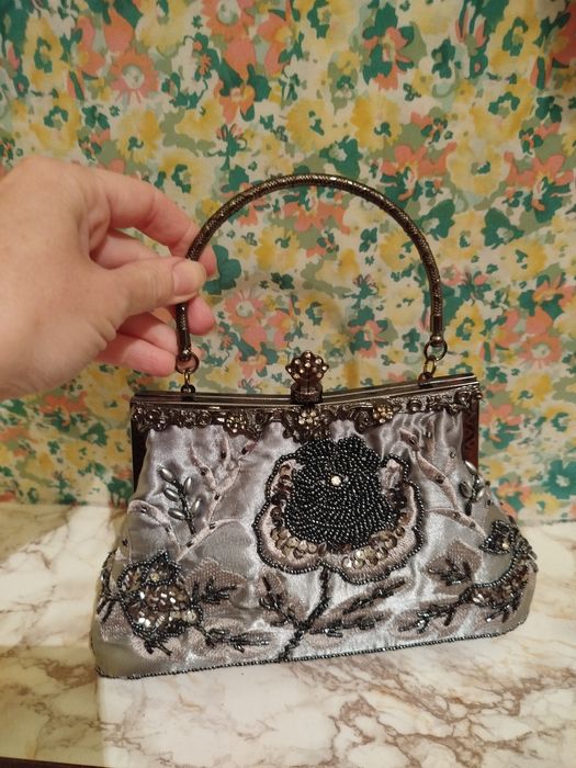Жіноча вінтажна сумочка вишита бісером