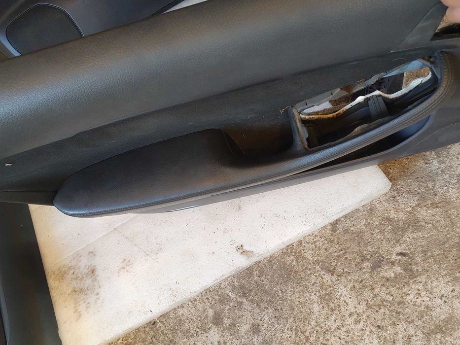 Boczki boczek tapicerka Toyota Avensis t25 kombi kpl ladne