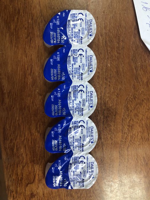 Продам щоденні лінзи +5,5