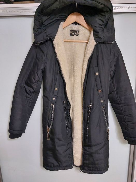 Женское зимнее пальто на меху.