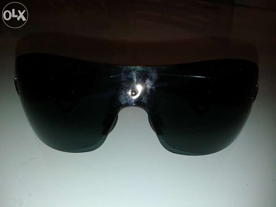 Vendo óculos Emporio Armani novos.