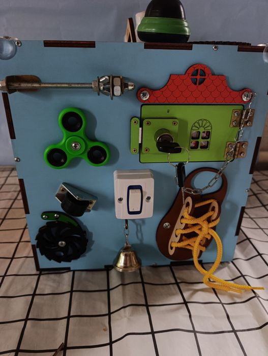 Бізікуб у блакитному кольорі