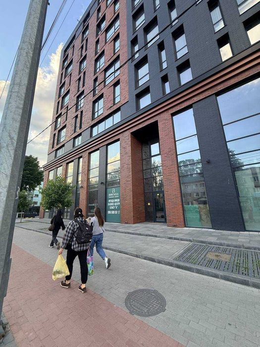 1160 м.кв. Центр. Відкрита площа. Рампа. Парковка