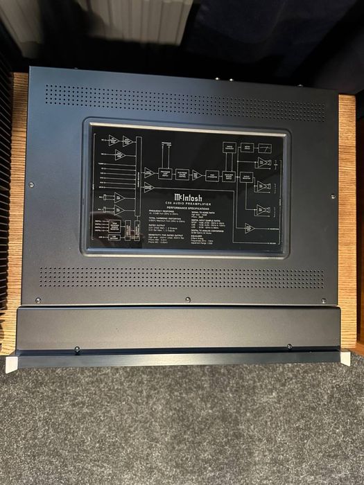 Предварительный усилитель McIntosh C50