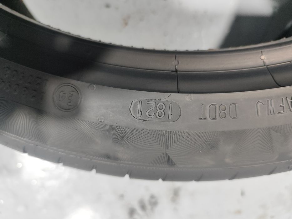 2 pneus como novos 215-40R18 Continental - Oferta dos Portes