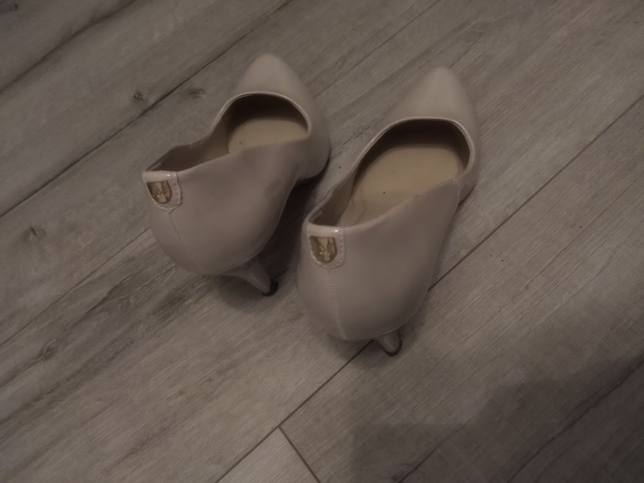 Buty szpilki 39 .