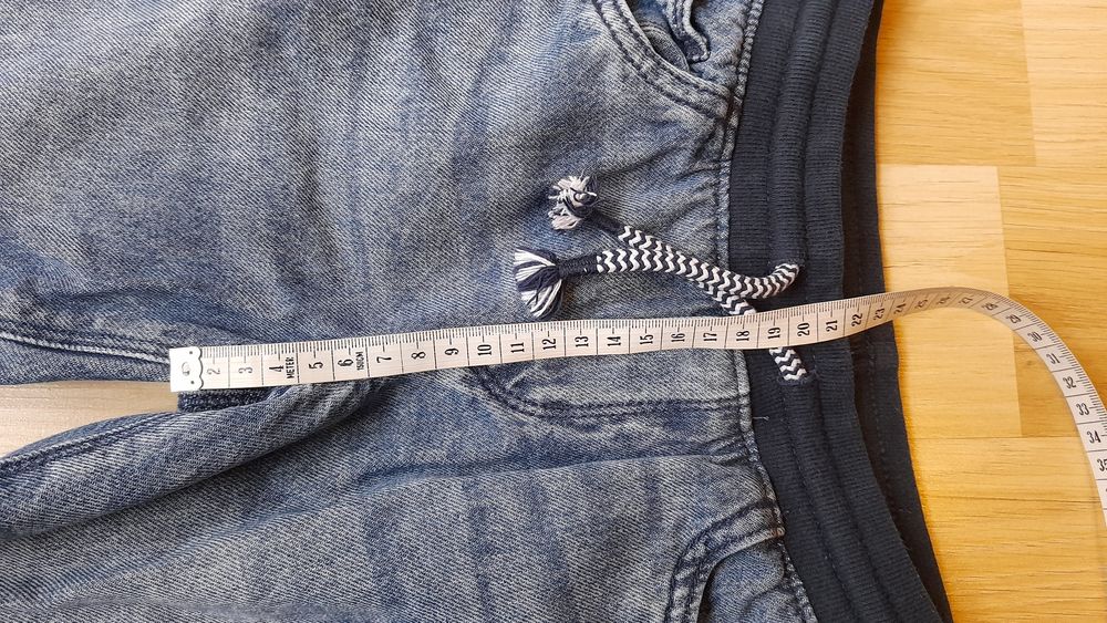 Krótkie spodenki jeansowe, bermudy 128cm