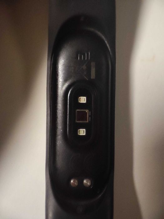 Фитнес-браслет Xiaomi Mi Smart Band 4 оригинал отличное состояние