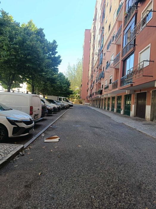 Vendo Garagem em Queluz