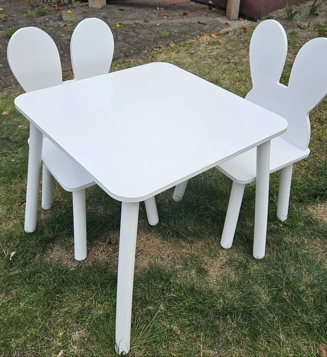 Stolik z krzesełkami