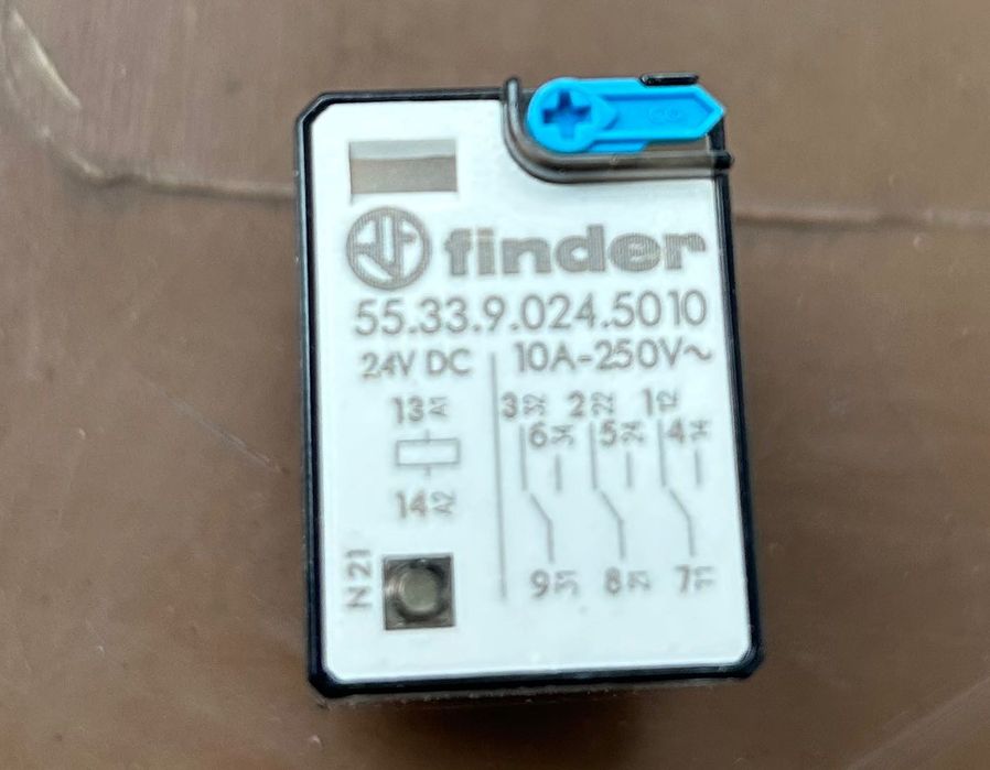 Przekaźniki FINDER  10 sztuk.