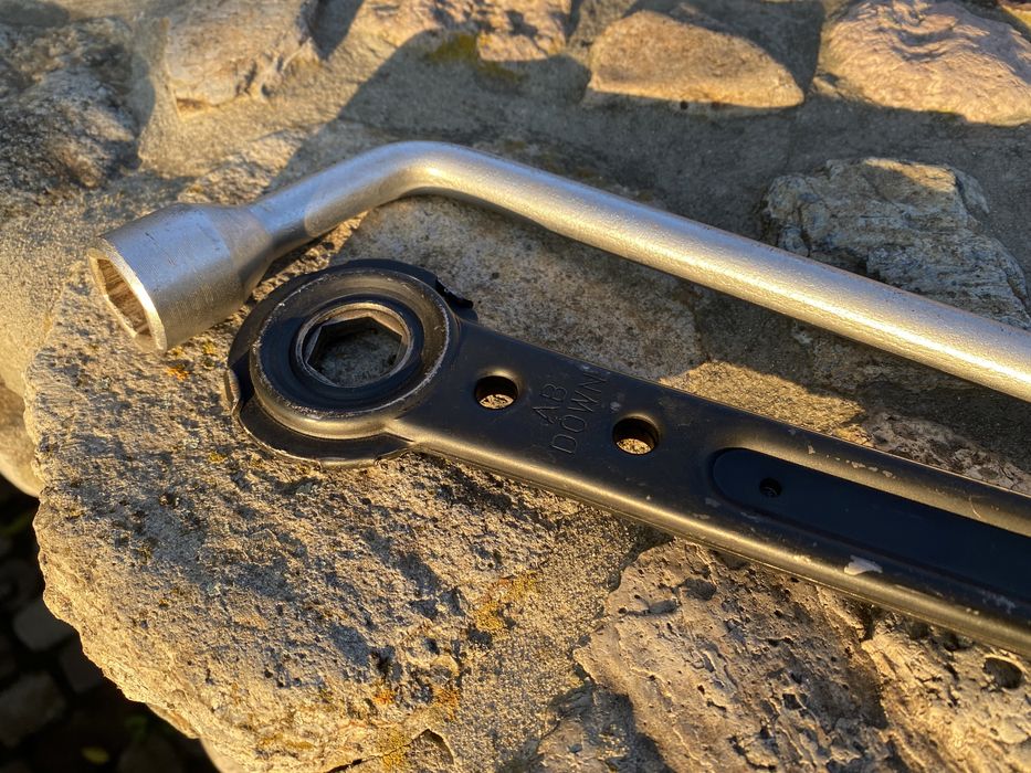 ключ для домкрата Мерседес