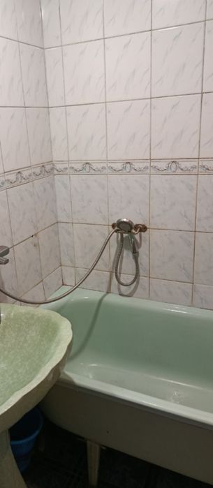 Здається  1 к квартира на Героїв Крут .