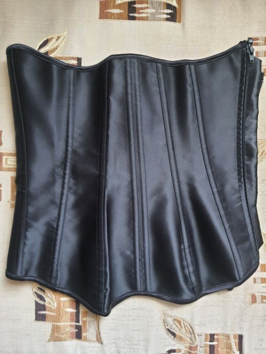 Жіночий корсет чорний