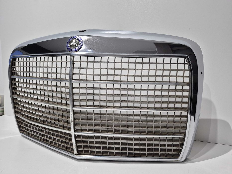 Mercedes W114/W115, 67-72 Grill atrapa chłodnicy zderzaka oryginalna