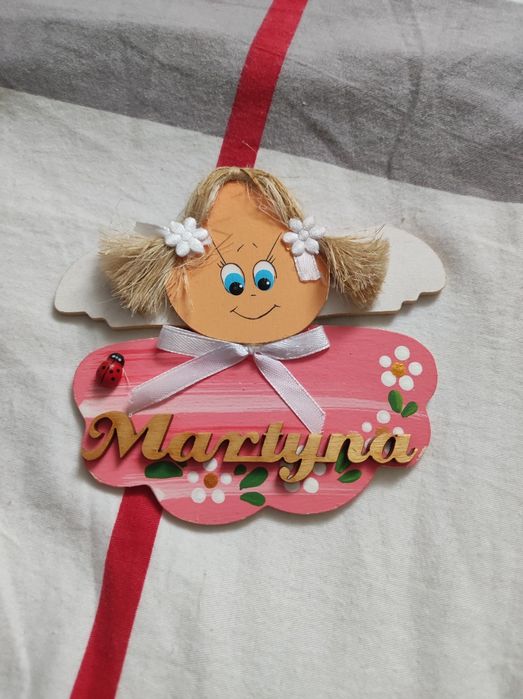 Mała drewniana zawieszka aniołek z imieniem Martyna