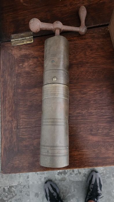 Noinho de Café Antigo  em Cobre