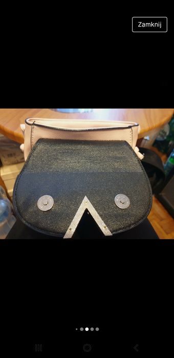 Mała torebka w kolorze pudrowego różu