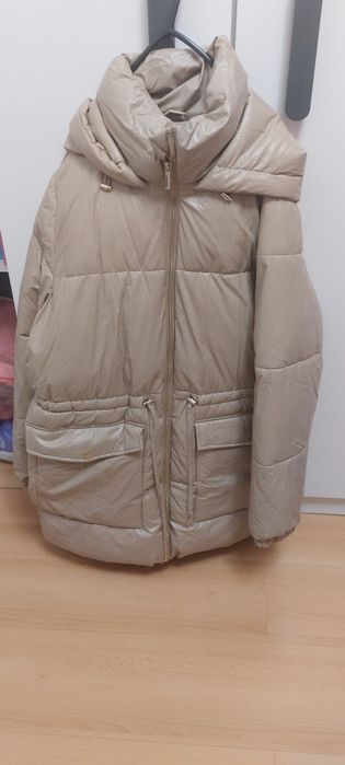 Dluga kurtka zimowa damska płaszcz mohito bezowy