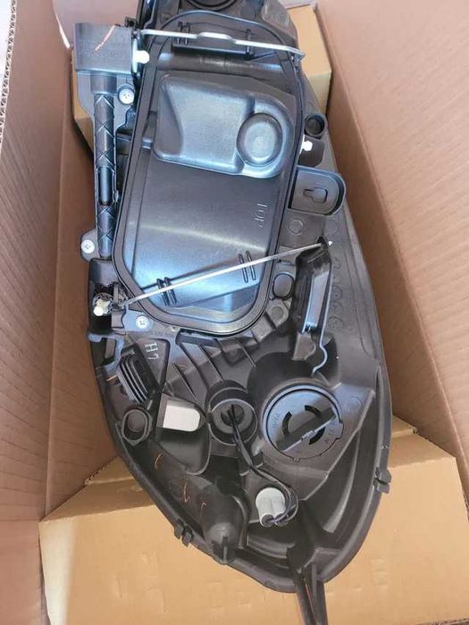 Farol para VOLVO XC60 ABAKUS esquerda e à direita