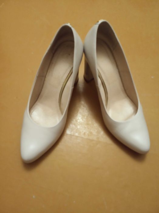 Туфлі шкіряні, 37  розмір, відтінок пудра.