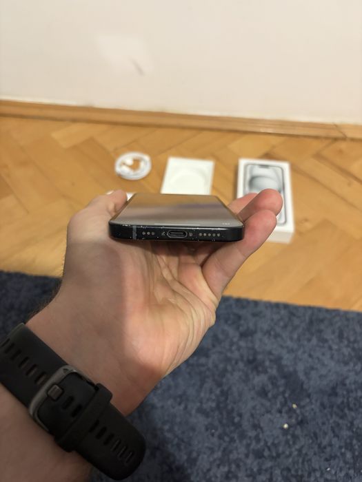 Iphone 15 256GB czarny + etui, kondycja 89%