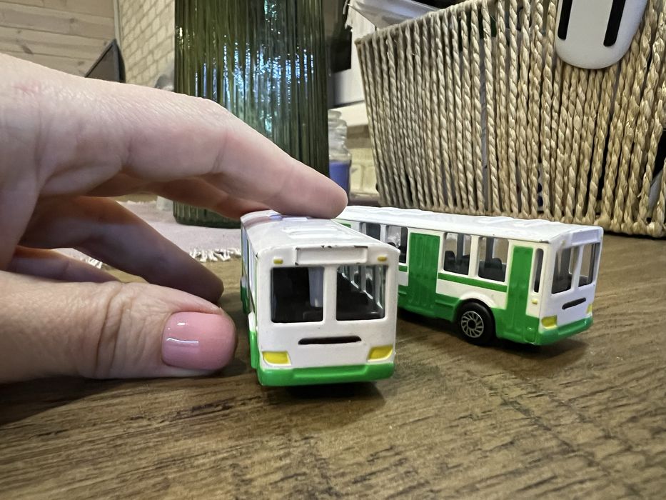 Машинки фігурки автобусів метал