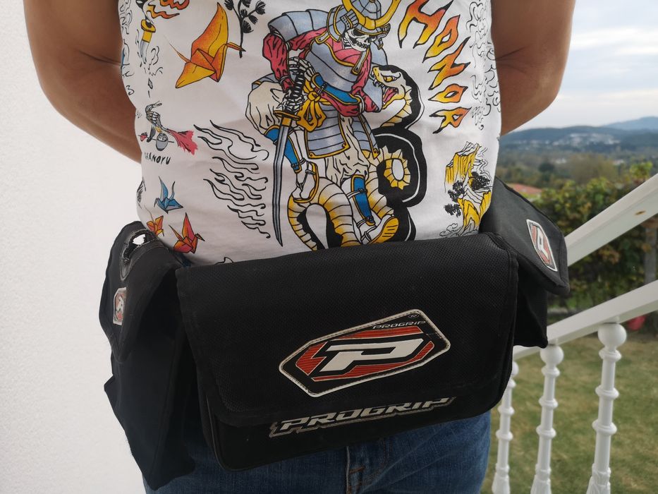 Bolsa para ferramentas, cantil e outras coisas