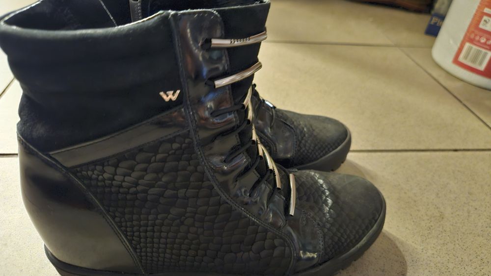 Botki na koturnie r.38 Wojas czarne