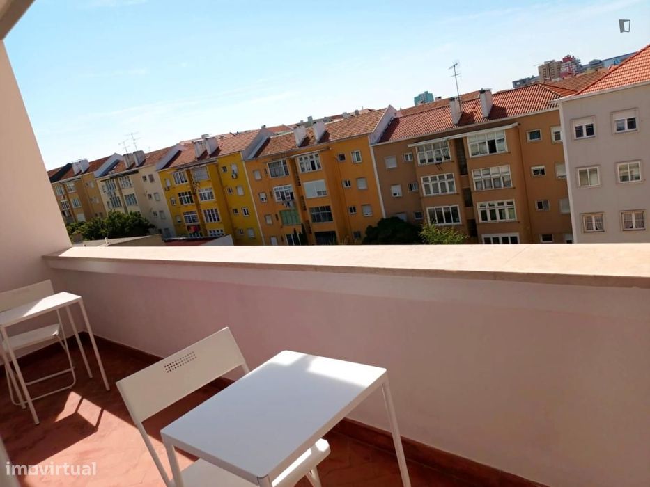 Quarto - localizado em Campo Grande Lisbon