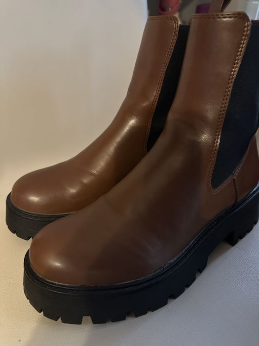 Botas castanhas escuras