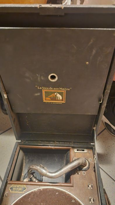 Gramofon z lat 20/30 His master`s voice