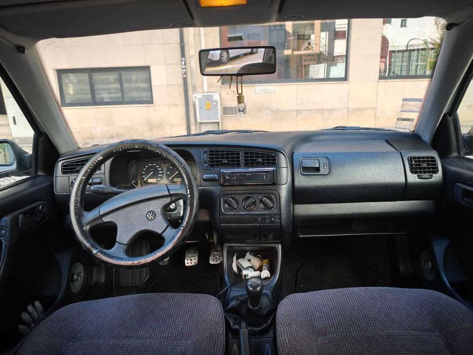 Golf 96 a gasolina econômico e fiável