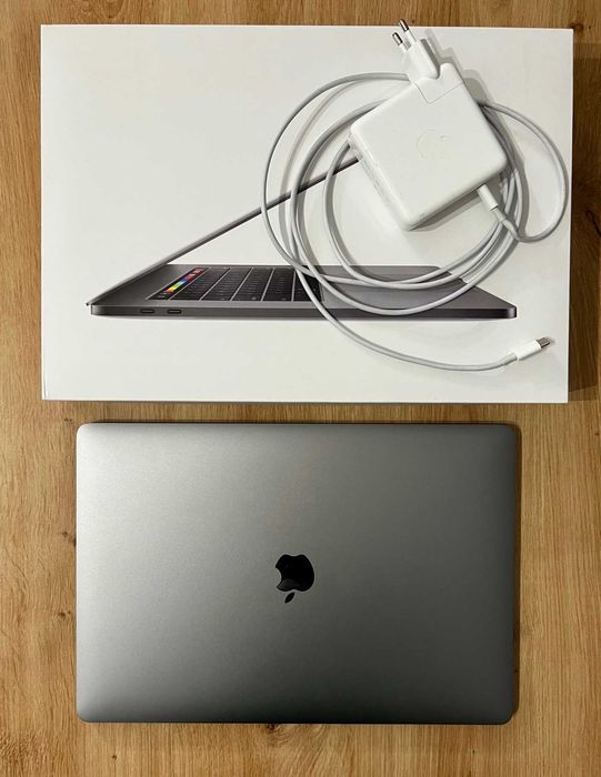 Laptop Apple MacBook Pro 15” Touch Bar 2018 A1990, i9, 32GB, 512GB SSD