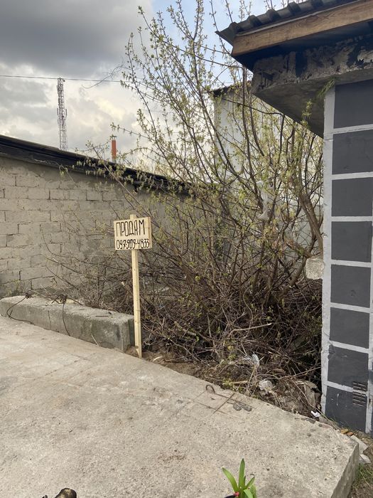 Продам место под капитальный гараж.