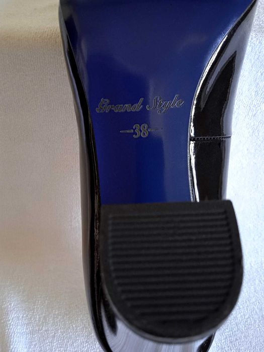 Черные туфли новые 38 размер Grand Style натуральная кожа лак каблук