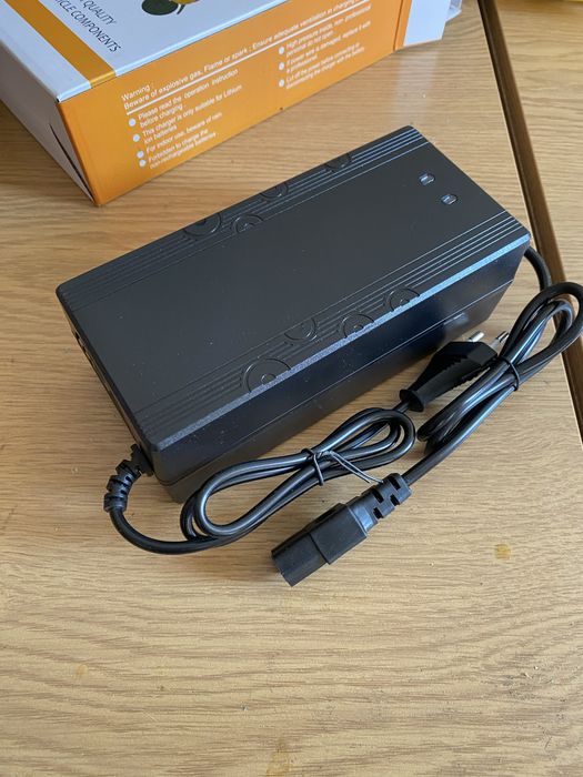 Зарядний пристрій для Li-Ion акумулятора 24V 10A (29.2V).