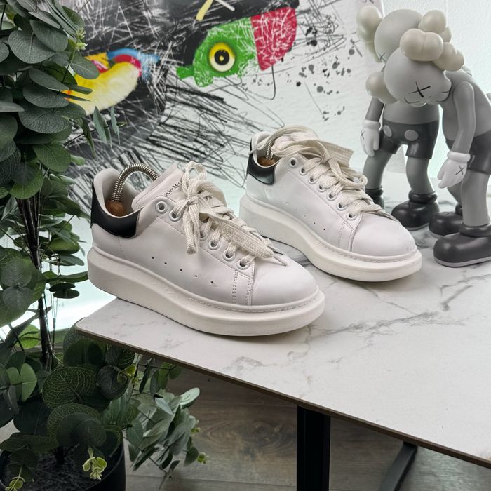Кросівки шкіряні Alexander McQueen 39 розмір E257