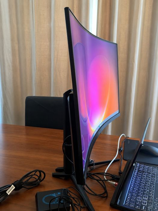 Monitor Msi curvo 31'5