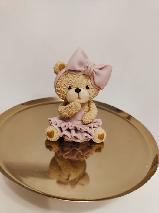 Figurka misia dla dziewczynki na tort z masy cukrowej roczek