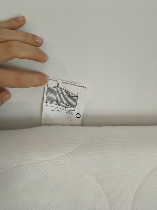 Berço, colchão e resguardo impermeável