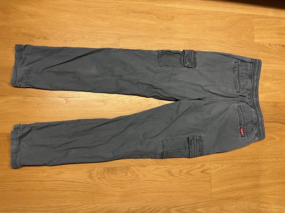 Szare spodnie cargo firmy Levi's 12L