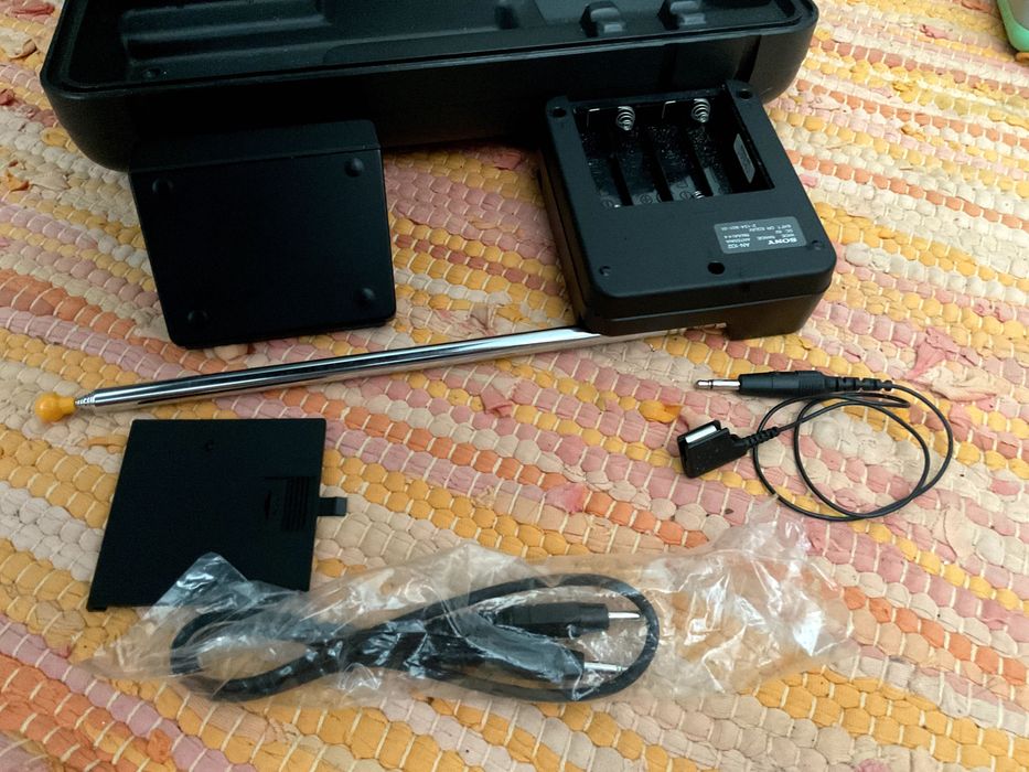 Rádios e Antenas Antigos (JVC / Sanyo / Sharp / Sony)