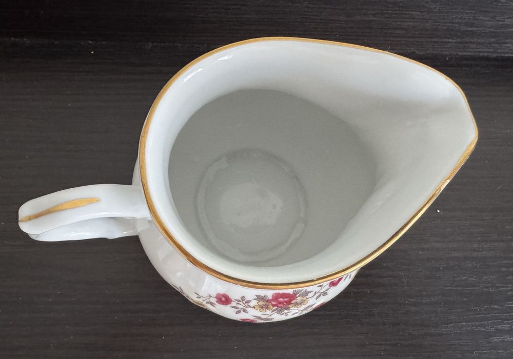 Sosjerka z czasów PRL, ceramika Karolina