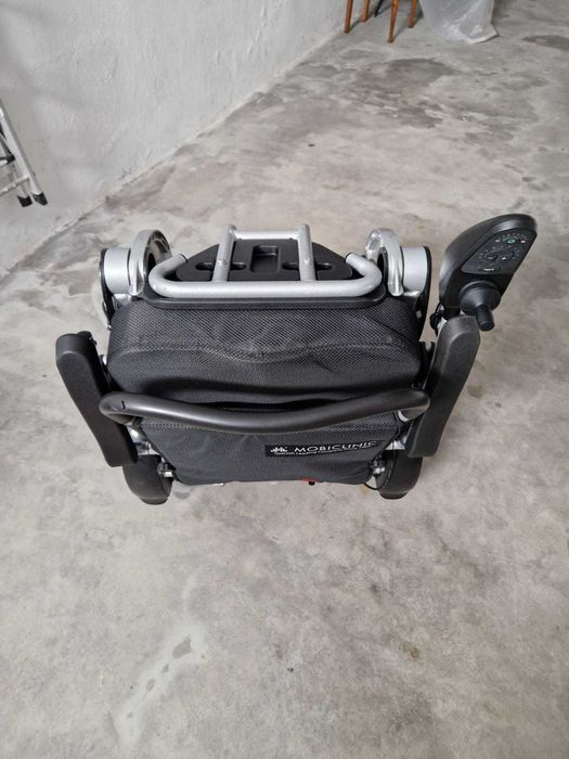 Cadeira de rodas MOBICLINIC Eléctrica