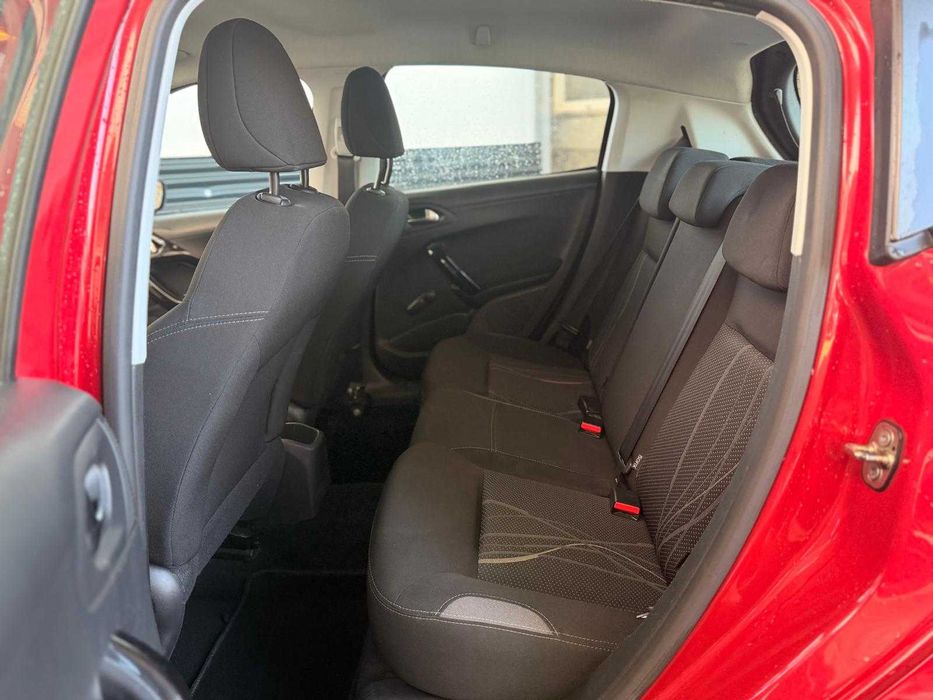 Peugeot 208 1.2 VTi 82CV