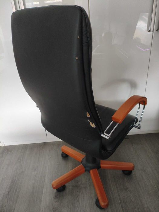 Skórzany fotel biurowy/gabinetowy